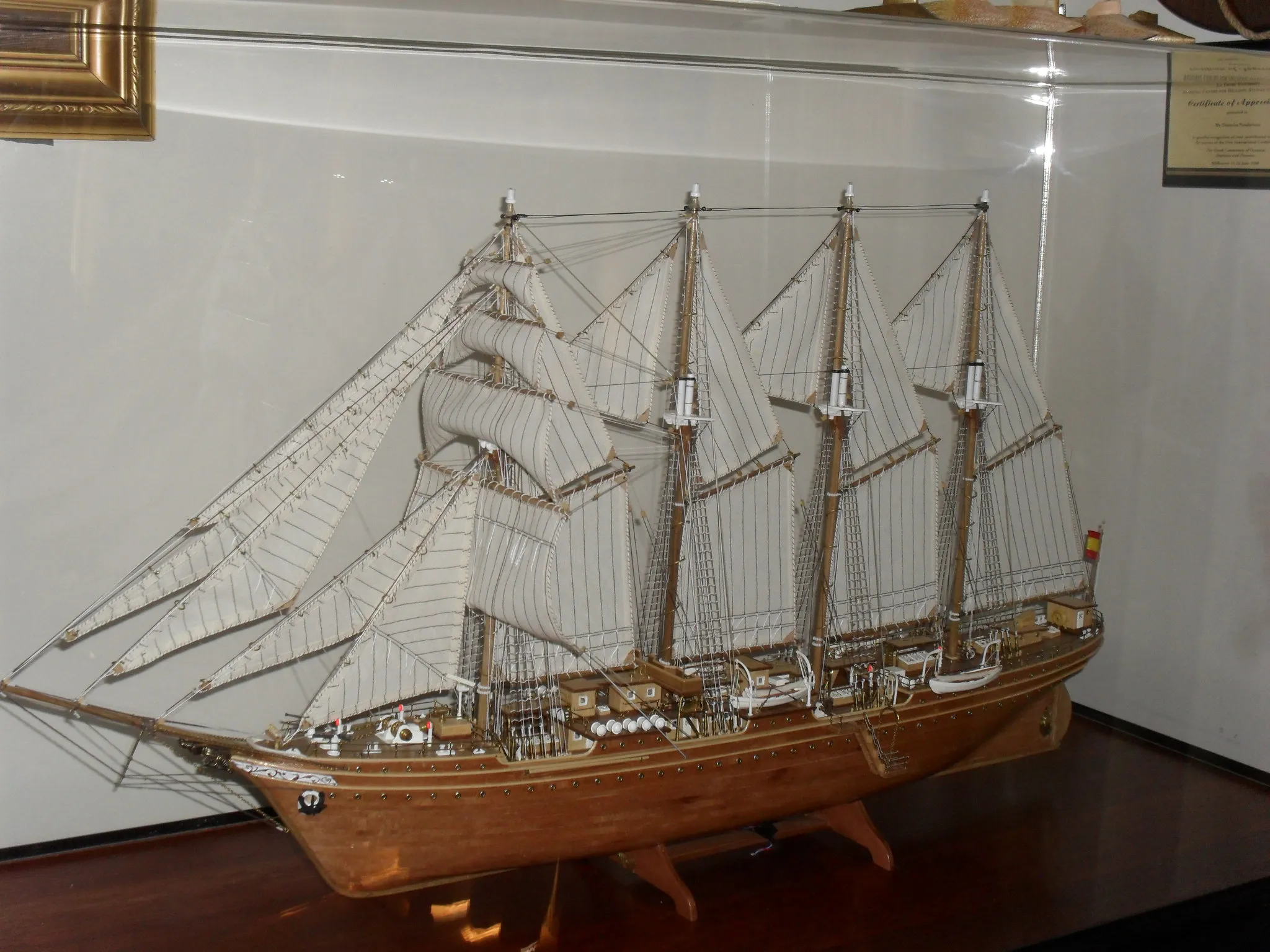 Juan Sebastián Elcano: Full view