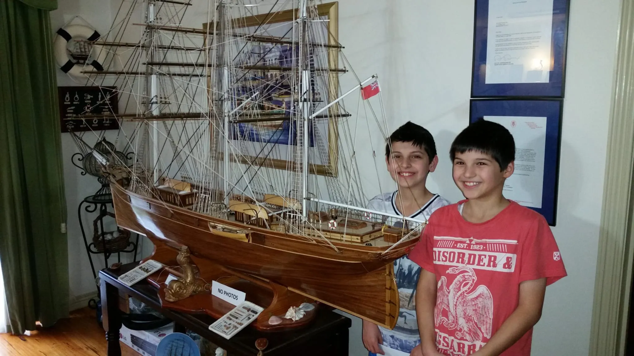 The Cutty Sark: Young visitors with the large model