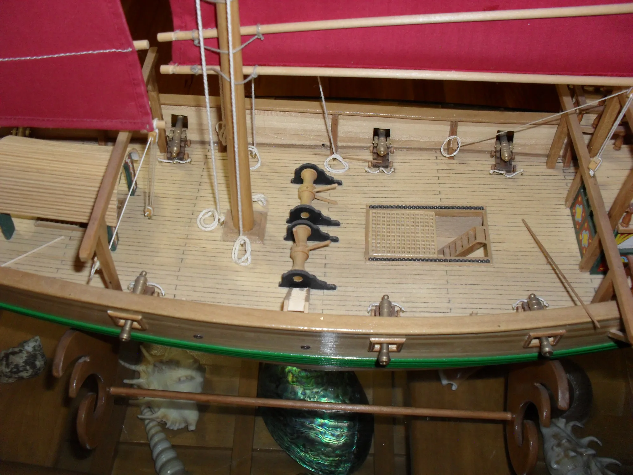 The Chinese Junk: Deck and guns