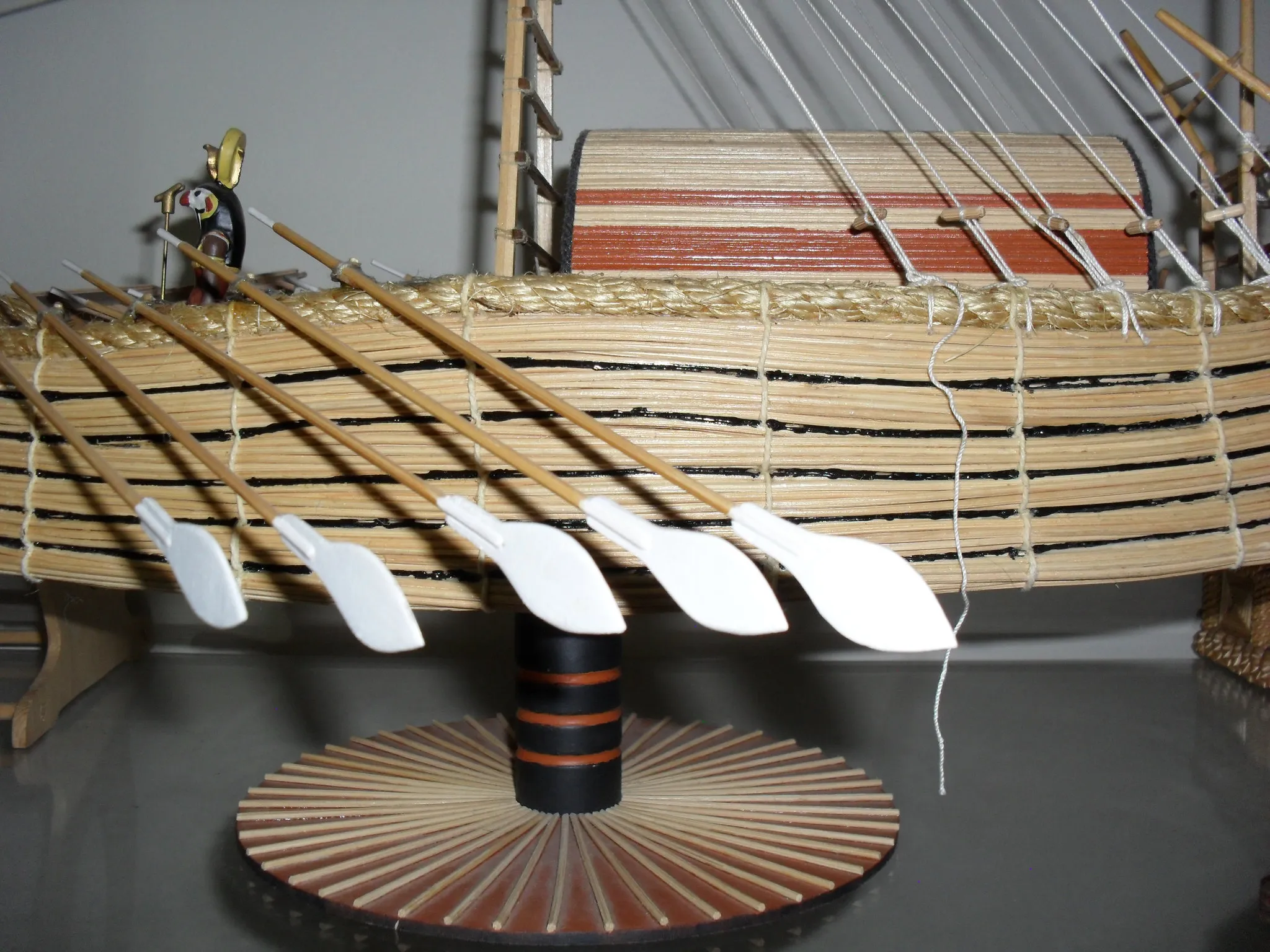 The Egyptian Ra: Oars and stand