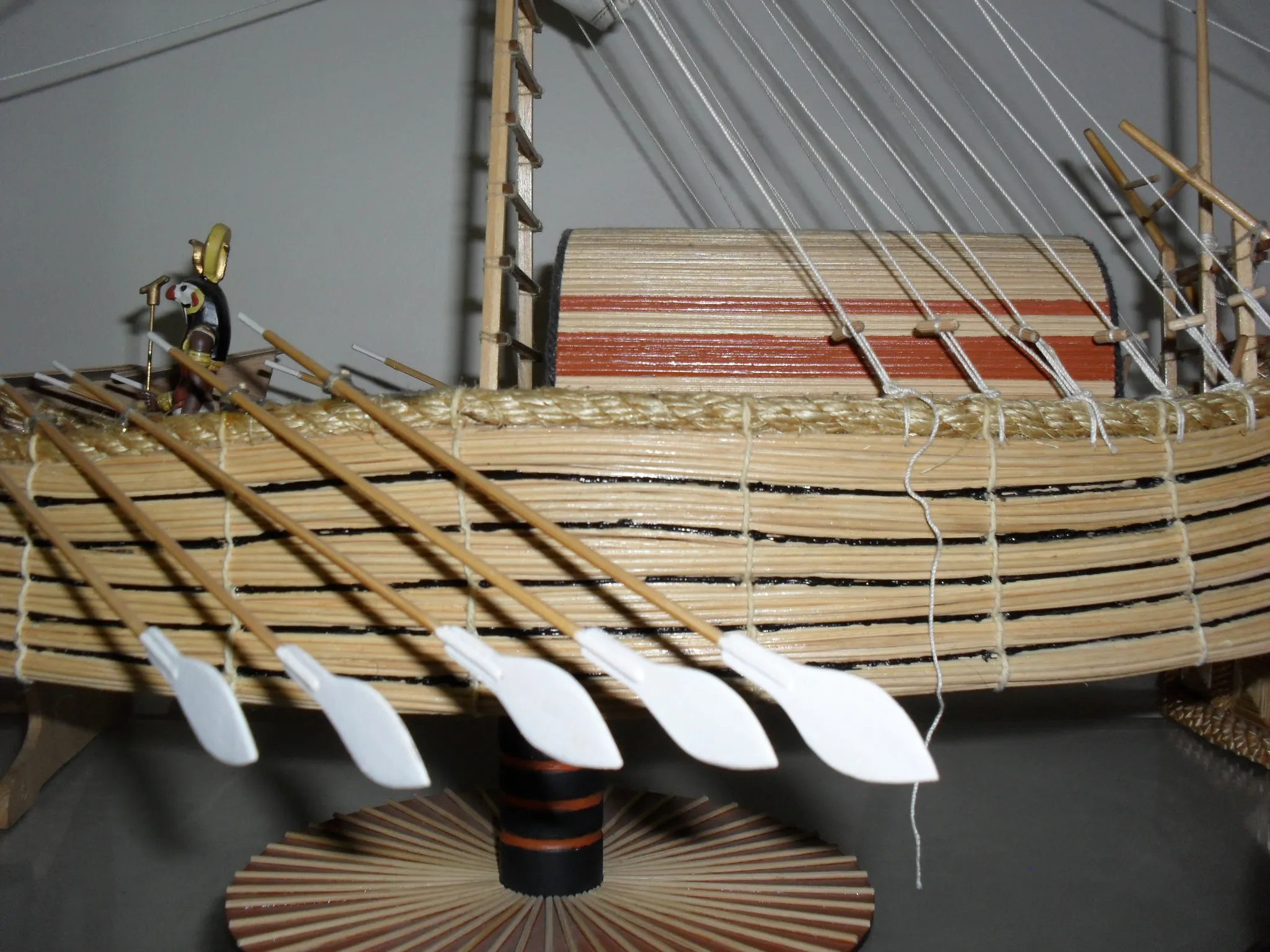 The Egyptian Ra: Oars and stand