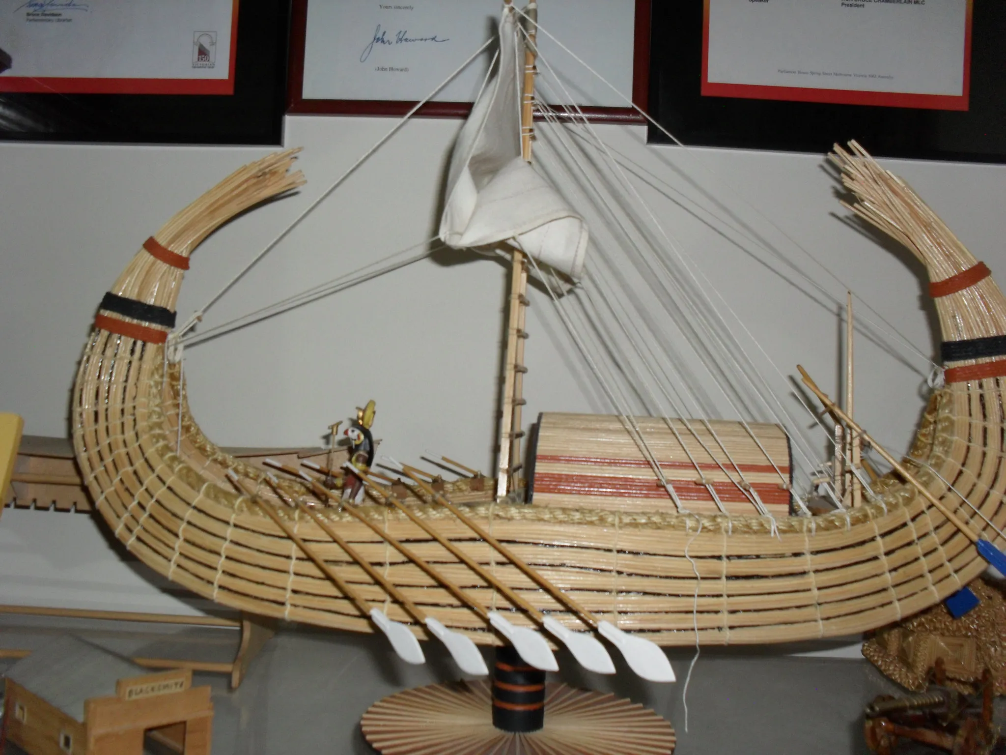 The Egyptian Ra: Oars and stand