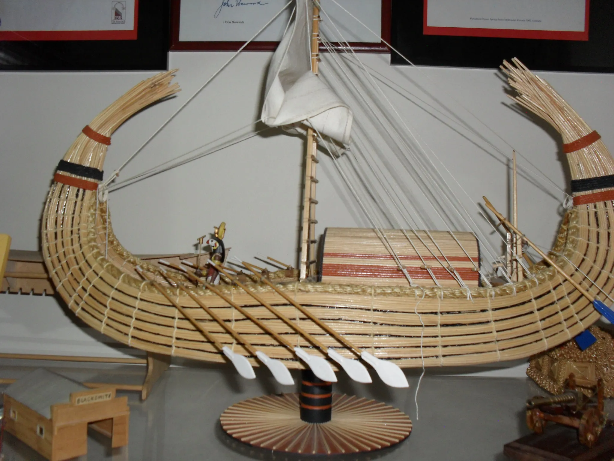 The Egyptian Ra: Oars and stand